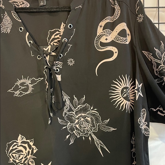 torrid Black Lace-Up V-Neck Celestial Print Blouse - Picture 3 of 10